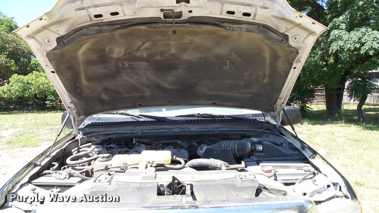 image for item DA6750 2000 Ford F350 Super Duty SuperCab utility bed pickup truck