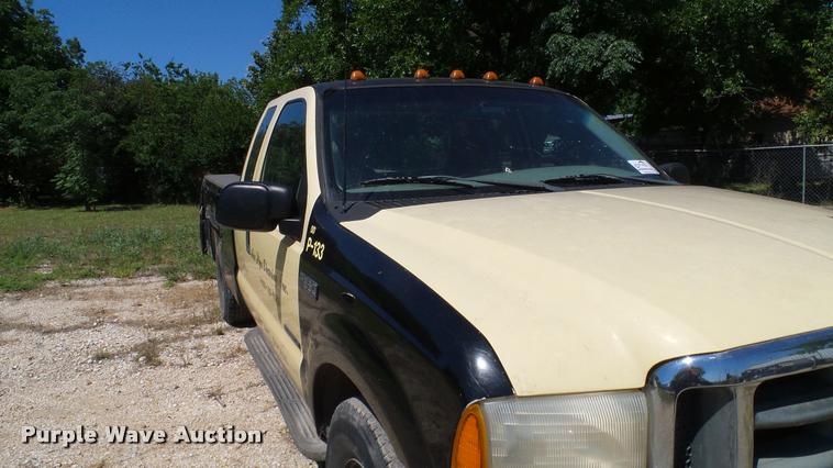 image for item DA6750 2000 Ford F350 Super Duty SuperCab utility bed pickup truck