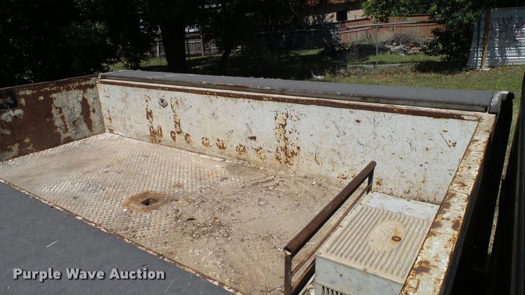 image for item DA6750 2000 Ford F350 Super Duty SuperCab utility bed pickup truck