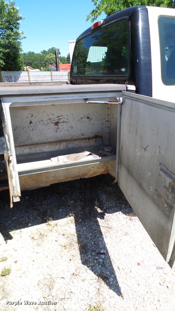 image for item DA6750 2000 Ford F350 Super Duty SuperCab utility bed pickup truck