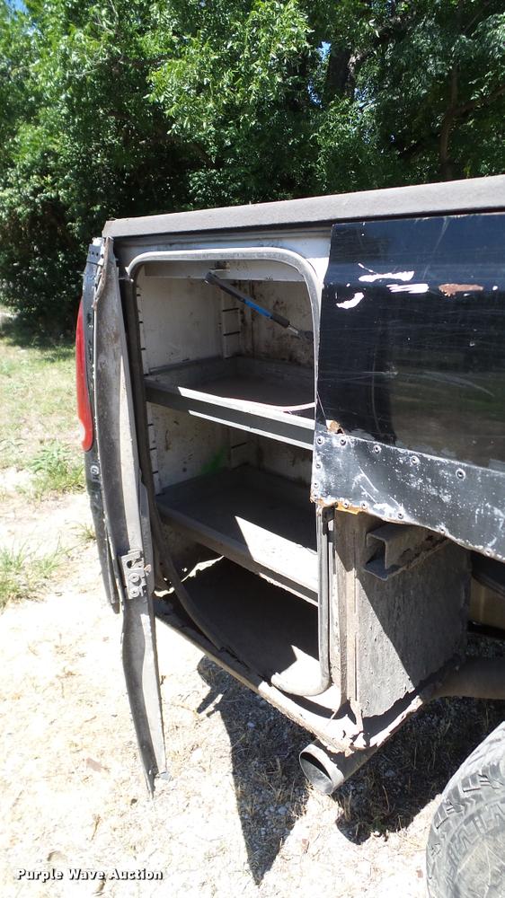 image for item DA6750 2000 Ford F350 Super Duty SuperCab utility bed pickup truck