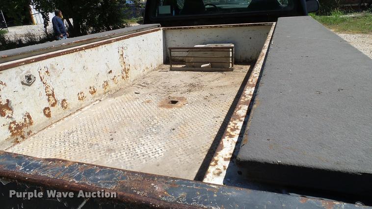 image for item DA6750 2000 Ford F350 Super Duty SuperCab utility bed pickup truck