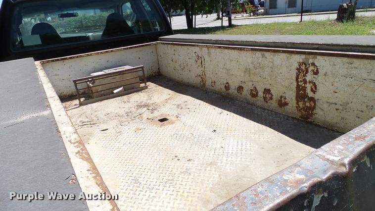 image for item DA6750 2000 Ford F350 Super Duty SuperCab utility bed pickup truck