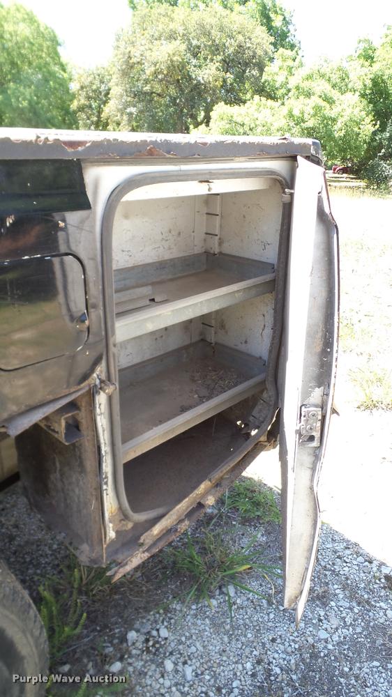 image for item DA6750 2000 Ford F350 Super Duty SuperCab utility bed pickup truck