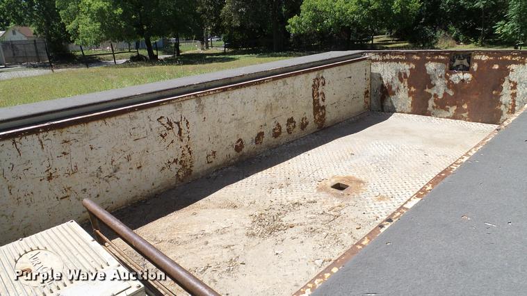 image for item DA6750 2000 Ford F350 Super Duty SuperCab utility bed pickup truck