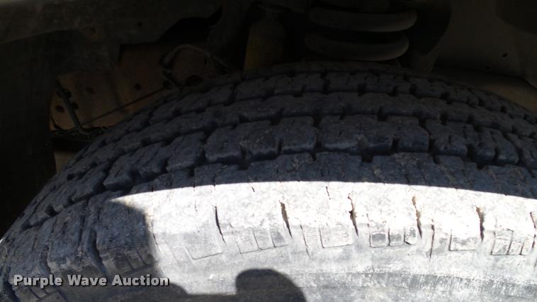 image for item DA6750 2000 Ford F350 Super Duty SuperCab utility bed pickup truck