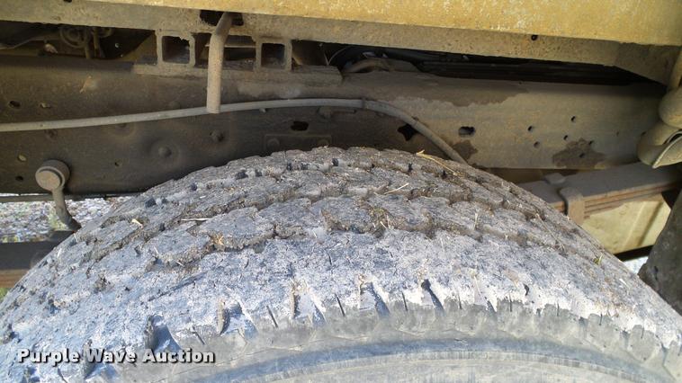 image for item DA6750 2000 Ford F350 Super Duty SuperCab utility bed pickup truck