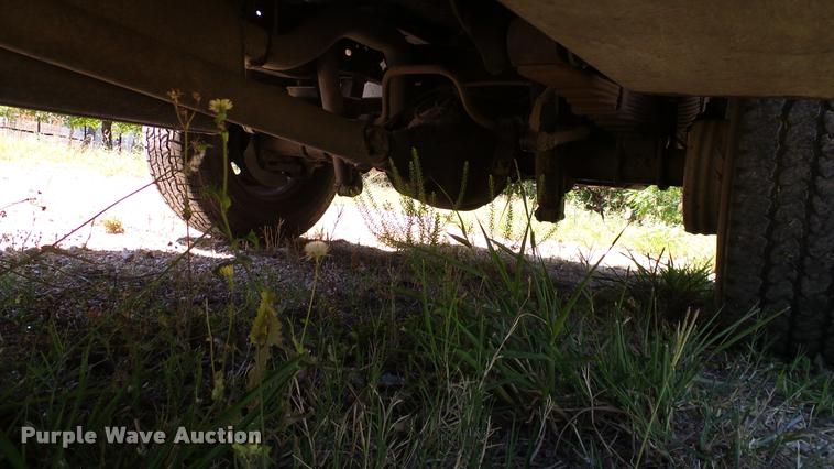 image for item DA6750 2000 Ford F350 Super Duty SuperCab utility bed pickup truck