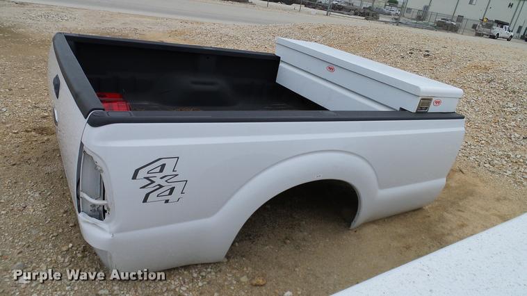 image for item DA6752 2016 Ford F250 pickup truck bed