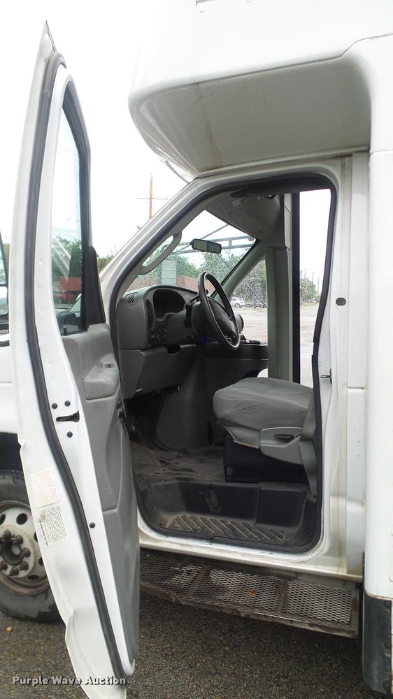 image for item DA6759 2006 Ford E450 school bus