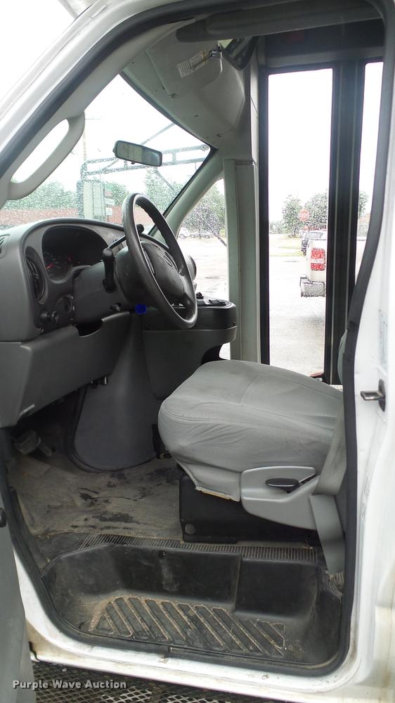 image for item DA6759 2006 Ford E450 school bus