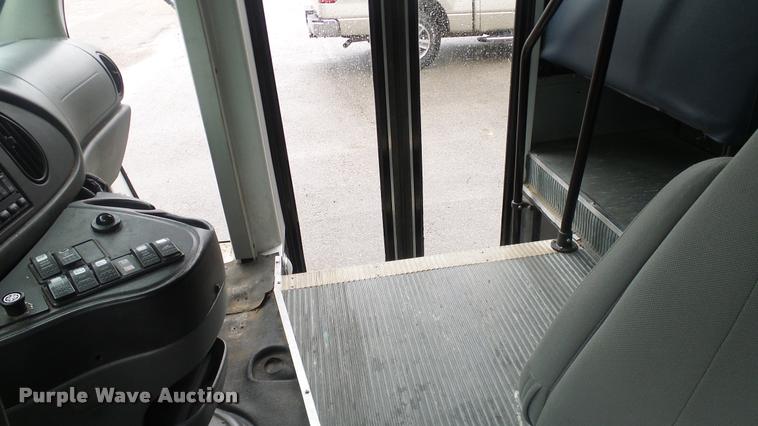 image for item DA6759 2006 Ford E450 school bus