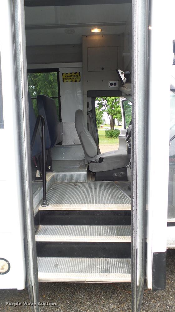 image for item DA6759 2006 Ford E450 school bus