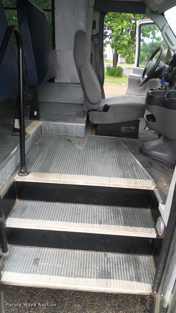 image for item DA6759 2006 Ford E450 school bus