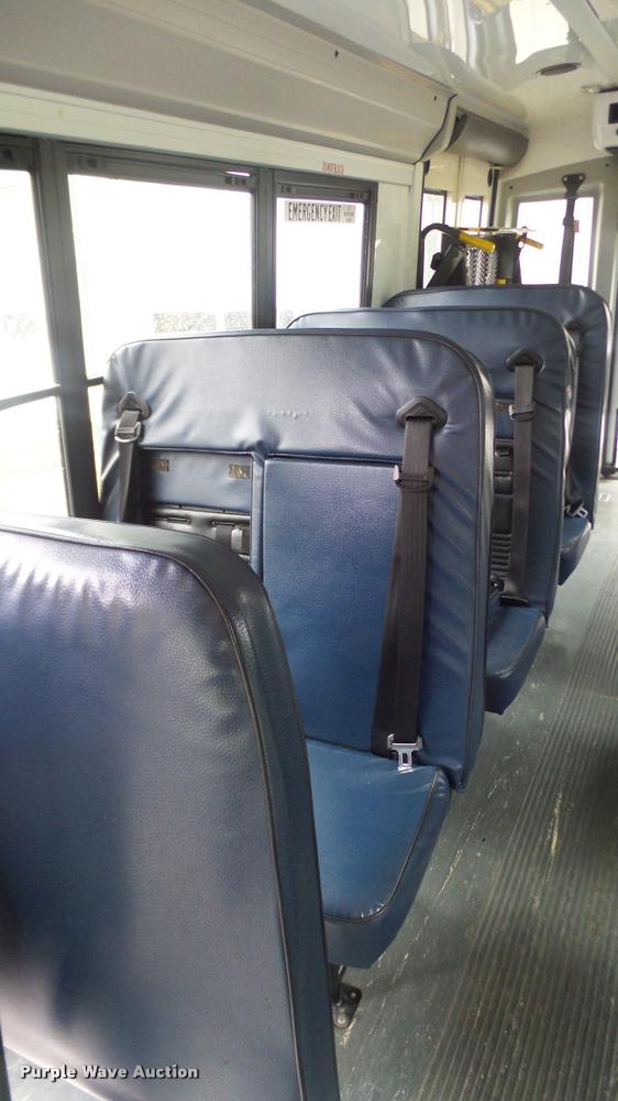 image for item DA6759 2006 Ford E450 school bus