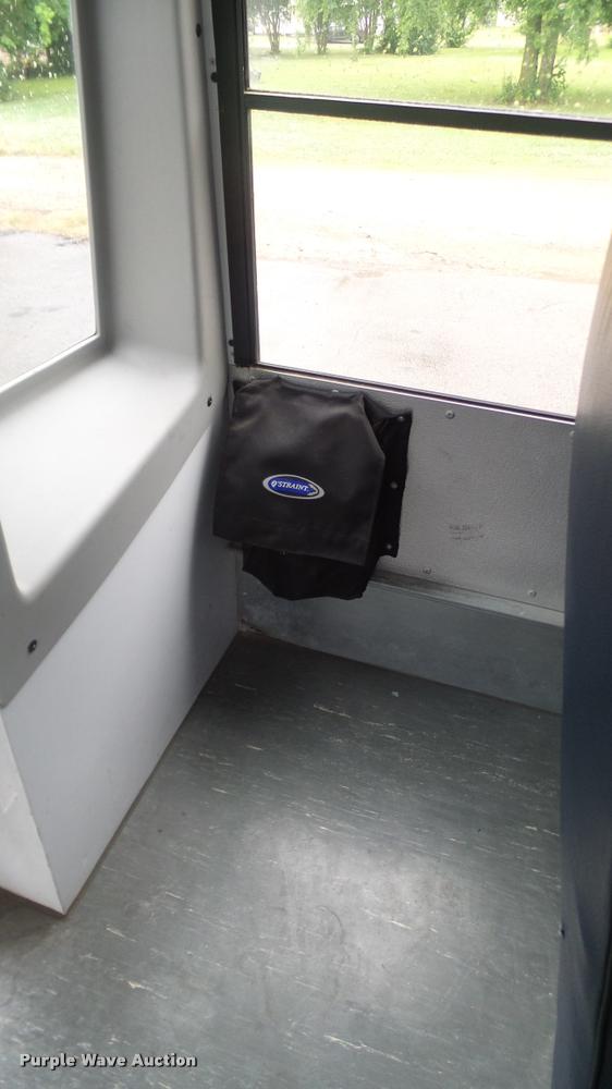 image for item DA6759 2006 Ford E450 school bus