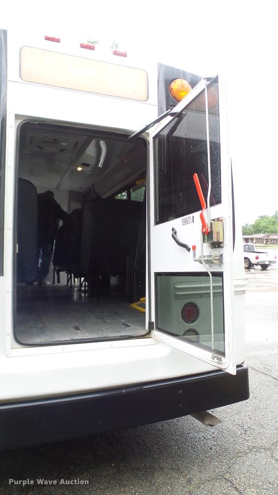 image for item DA6759 2006 Ford E450 school bus