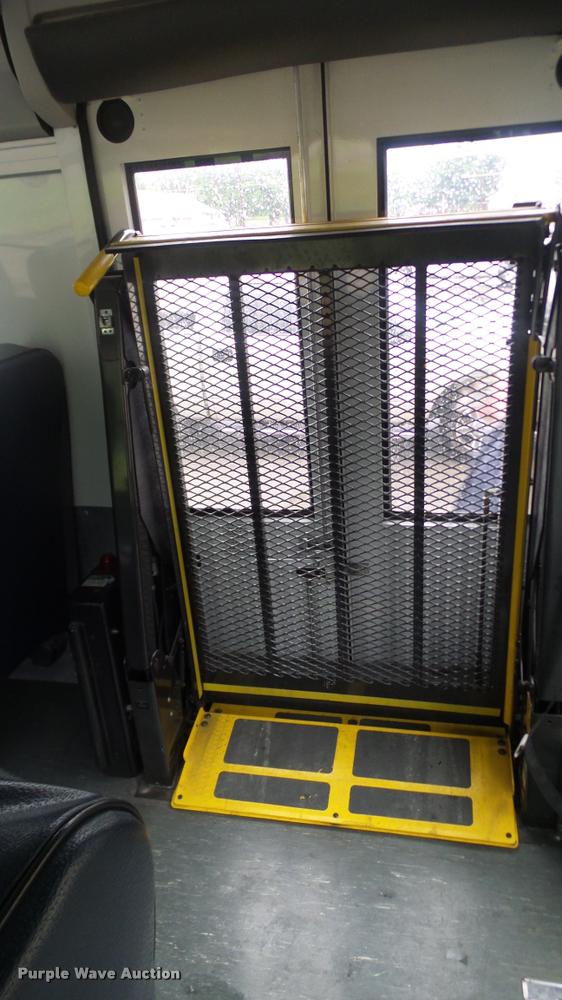 image for item DA6759 2006 Ford E450 school bus