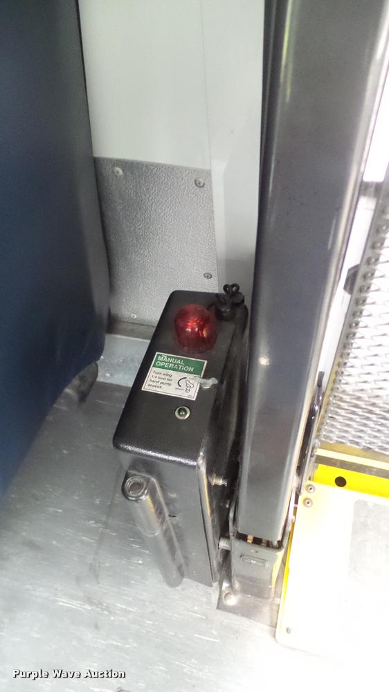 image for item DA6759 2006 Ford E450 school bus