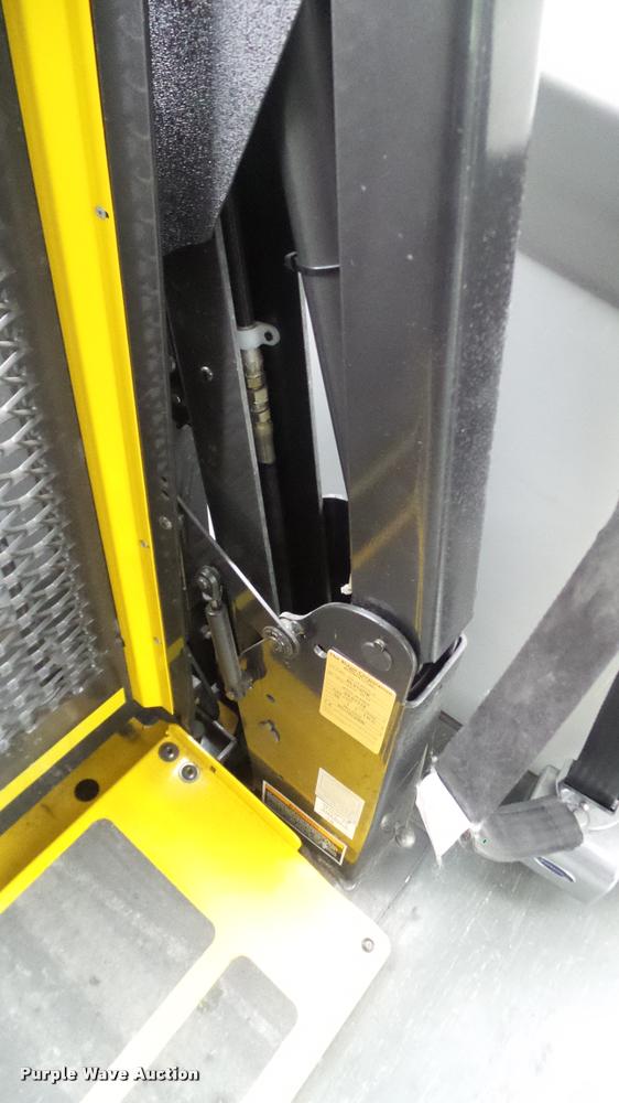 image for item DA6759 2006 Ford E450 school bus