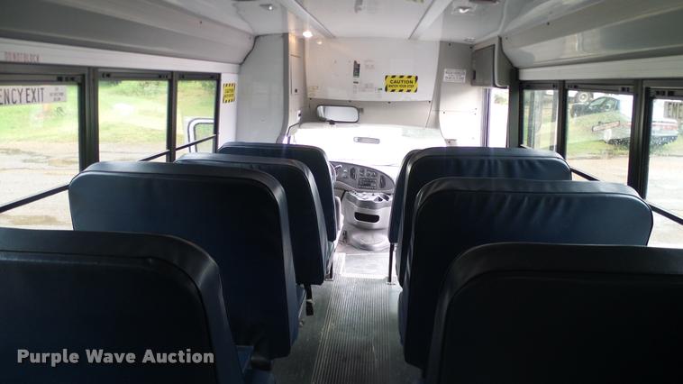 image for item DA6759 2006 Ford E450 school bus