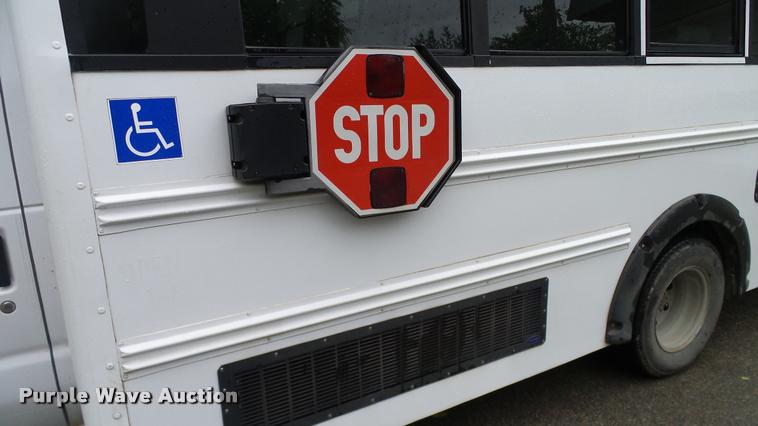 image for item DA6759 2006 Ford E450 school bus