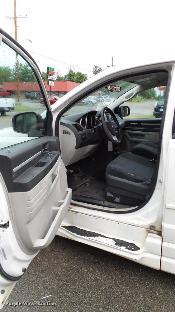 image for item DA6760 2010 Dodge Grand Caravan van