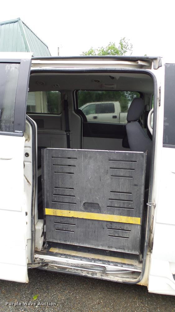 image for item DA6760 2010 Dodge Grand Caravan van