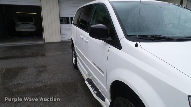 image for item DA6760 2010 Dodge Grand Caravan van