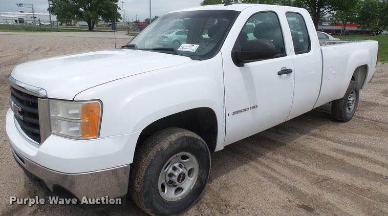 image for item DA7831 2008 GMC Sierra 2500HD Ext. Cab pickup truck