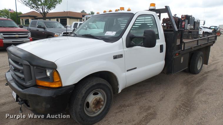 image for item DA7833 2001 Ford F350 Super Duty flatbed pickup truck