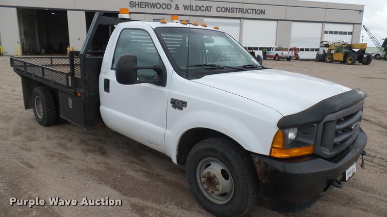 image for item DA7833 2001 Ford F350 Super Duty flatbed pickup truck