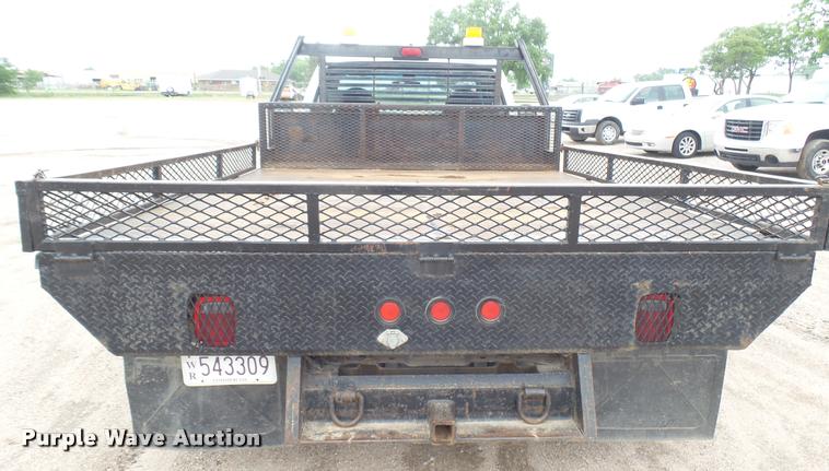 image for item DA7833 2001 Ford F350 Super Duty flatbed pickup truck