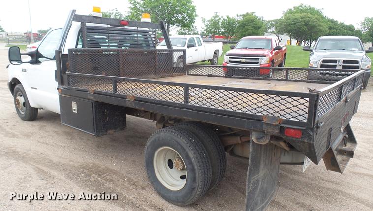 image for item DA7833 2001 Ford F350 Super Duty flatbed pickup truck