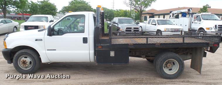 image for item DA7833 2001 Ford F350 Super Duty flatbed pickup truck