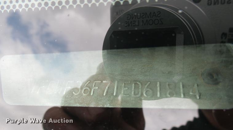 image for item DA7833 2001 Ford F350 Super Duty flatbed pickup truck