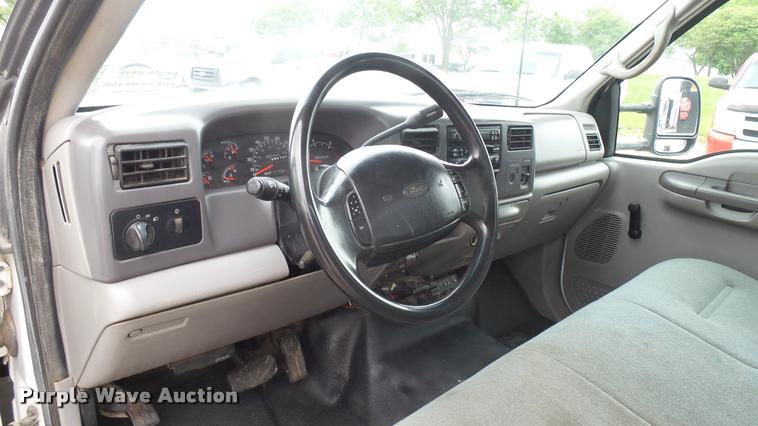 image for item DA7833 2001 Ford F350 Super Duty flatbed pickup truck