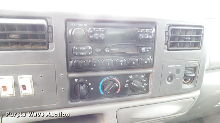 image for item DA7833 2001 Ford F350 Super Duty flatbed pickup truck