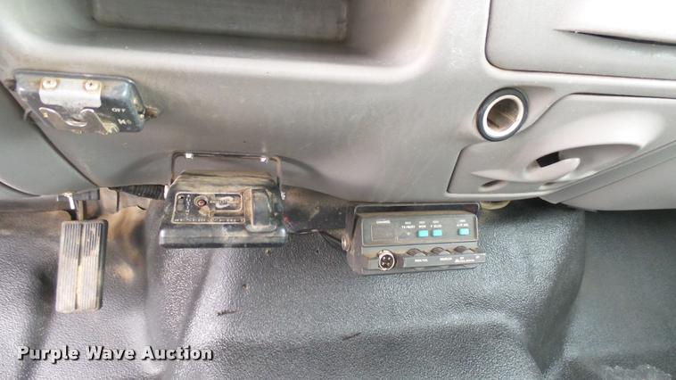 image for item DA7833 2001 Ford F350 Super Duty flatbed pickup truck