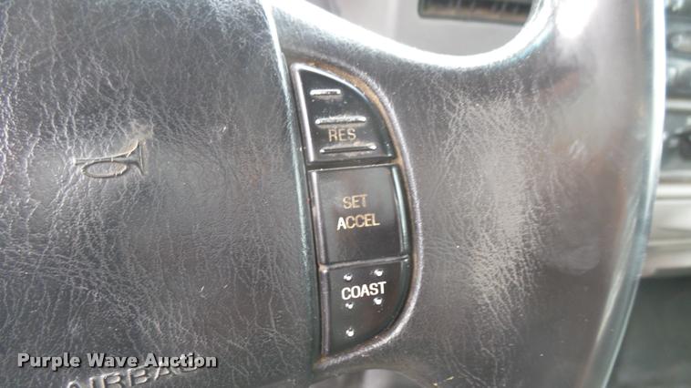 image for item DA7833 2001 Ford F350 Super Duty flatbed pickup truck