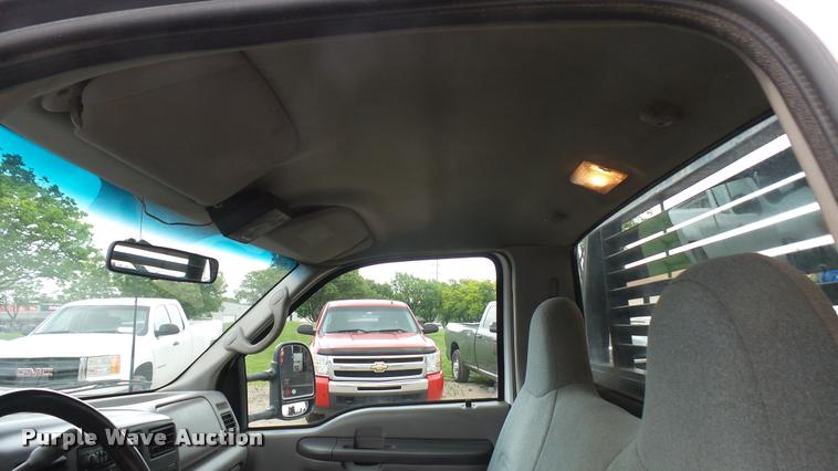 image for item DA7833 2001 Ford F350 Super Duty flatbed pickup truck