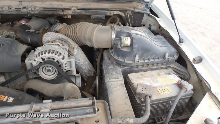 image for item DA7833 2001 Ford F350 Super Duty flatbed pickup truck