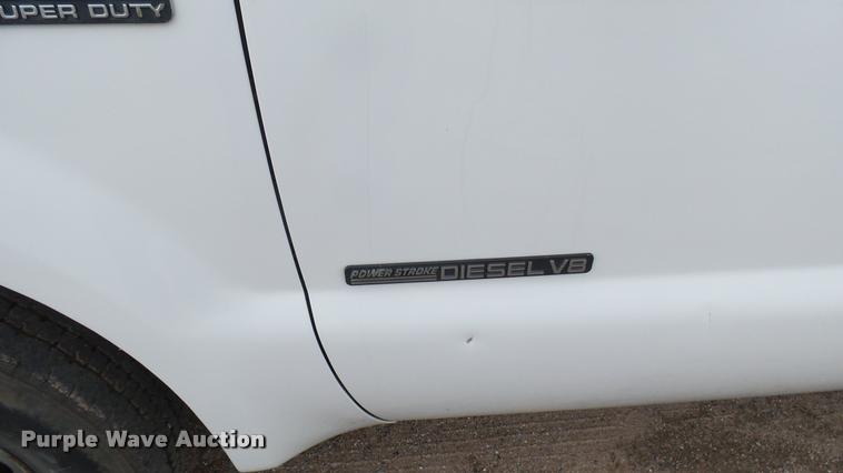 image for item DA7833 2001 Ford F350 Super Duty flatbed pickup truck