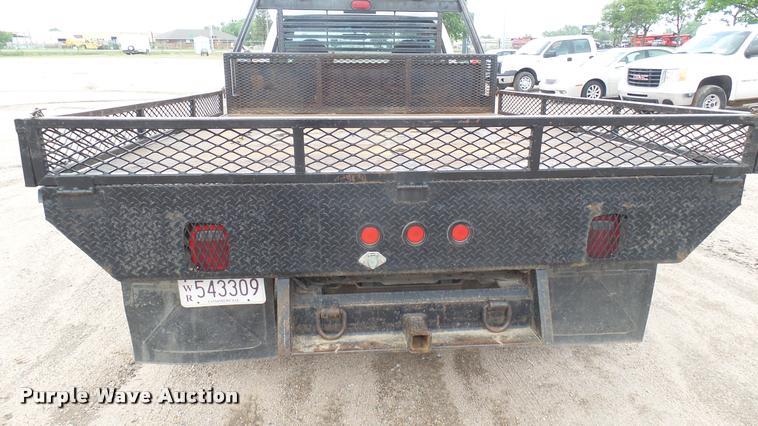 image for item DA7833 2001 Ford F350 Super Duty flatbed pickup truck