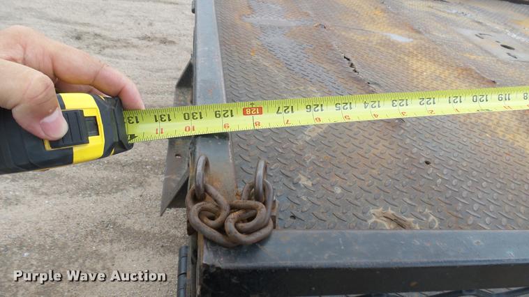 image for item DA7833 2001 Ford F350 Super Duty flatbed pickup truck