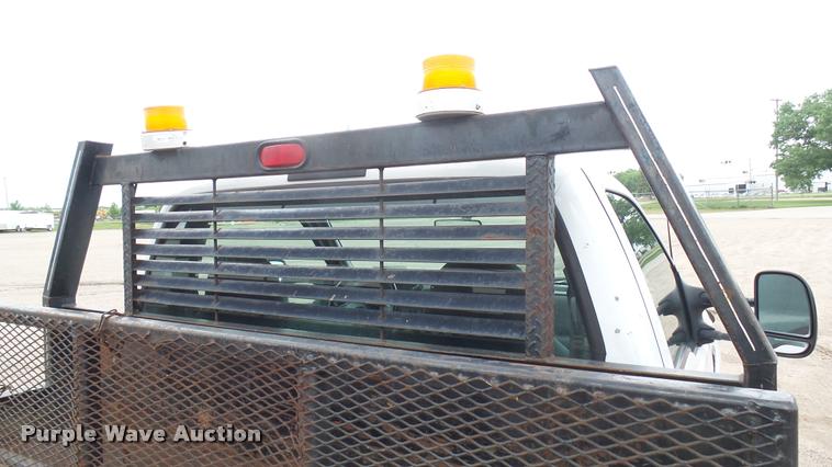 image for item DA7833 2001 Ford F350 Super Duty flatbed pickup truck