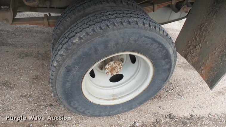 image for item DA7833 2001 Ford F350 Super Duty flatbed pickup truck