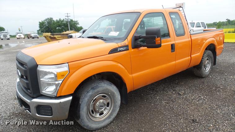 image for item DA7837 2013 Ford F250 Super Duty SuperCab pickup truck