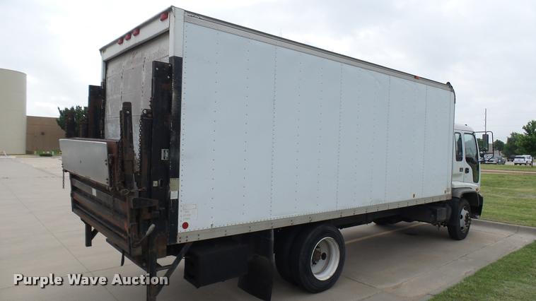 image for item DA7862 1999 GMC T6500 box truck