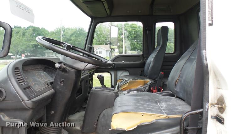 image for item DA7862 1999 GMC T6500 box truck